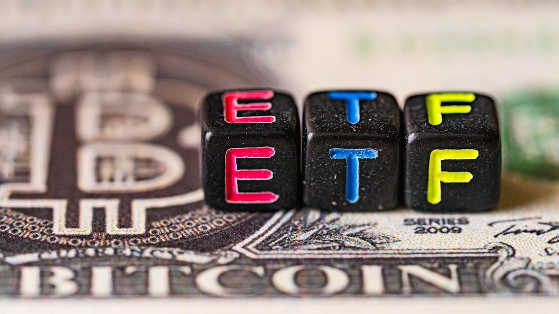 TLDR Bitcoin wird zum zweitgrößten ETF-Rohstoff in den USA. Fantom, Polygon und NuggetRush sind derzeit die überzeugendsten Krypto-Investitionen. Es wird erwartet, dass NuggetRush nach seiner Einführung rechtzeitig eine 55-fache Rallye erleben wird. Nach der Entscheidung der SEC zu Bitcoin-ETFs am 10. Januar – einem Meilenstein – hat der ETF-Markt deutlich an Zugkraft gewonnen. Knapp zwei Wochen nach seiner Einführung hat sich Bitcoin zum zweitgrößten ETF-Rohstoff in den USA entwickelt und überholt damit Silber. In Anbetracht der möglichen Auswirkungen von ETFs auf die Kryptopreise sind Polygon (MATIC), Fantom (FTM) und NuggetRush (NUGX) wurden als die am meisten unterbewerteten und vielversprechendsten Kryptowährungen …
