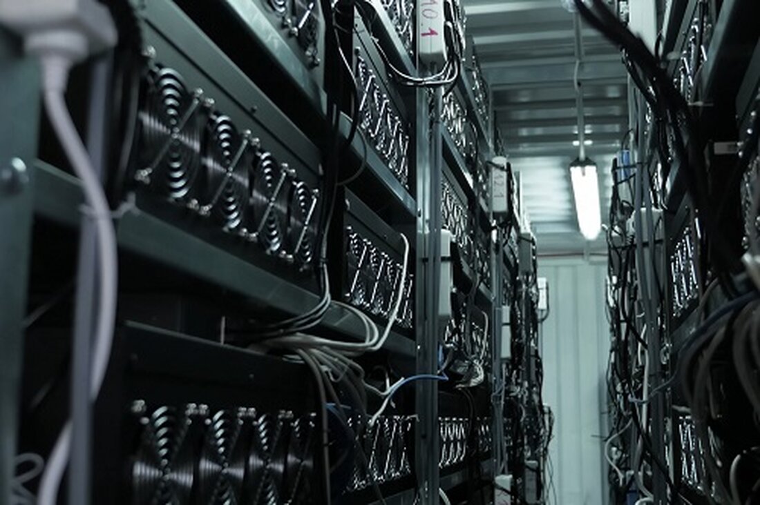 CleanSpark steigerte außerdem seine Hashrate zwischen dem 30. September 2023 und dem 30. September 2024 um 187 %. Expansion und Akquisitionen sind entscheidend für das organische Wachstum. Laut Angaben in einem Bericht hat der Bitcoin-Miner CleanSpark im September insgesamt 493 BTC abgebaut ungeprüftes Update veröffentlicht am 4. Oktober. Damit belief sich die Gesamtzahl der vom Unternehmen im Laufe des Jahres bis Ende September abgebauten Bitcoins auf 5.079. Darüber hinaus stieg die Gesamtzahl der im Geschäftsjahr 2024 abgebauten BTC auf 7.098. Mit diesen Zahlen stiegen die gesamten Bitcoin-Staatsanleihenbestände zum 30. September auf 8.049. Während der Anstieg bis Ende September einen Anstieg …