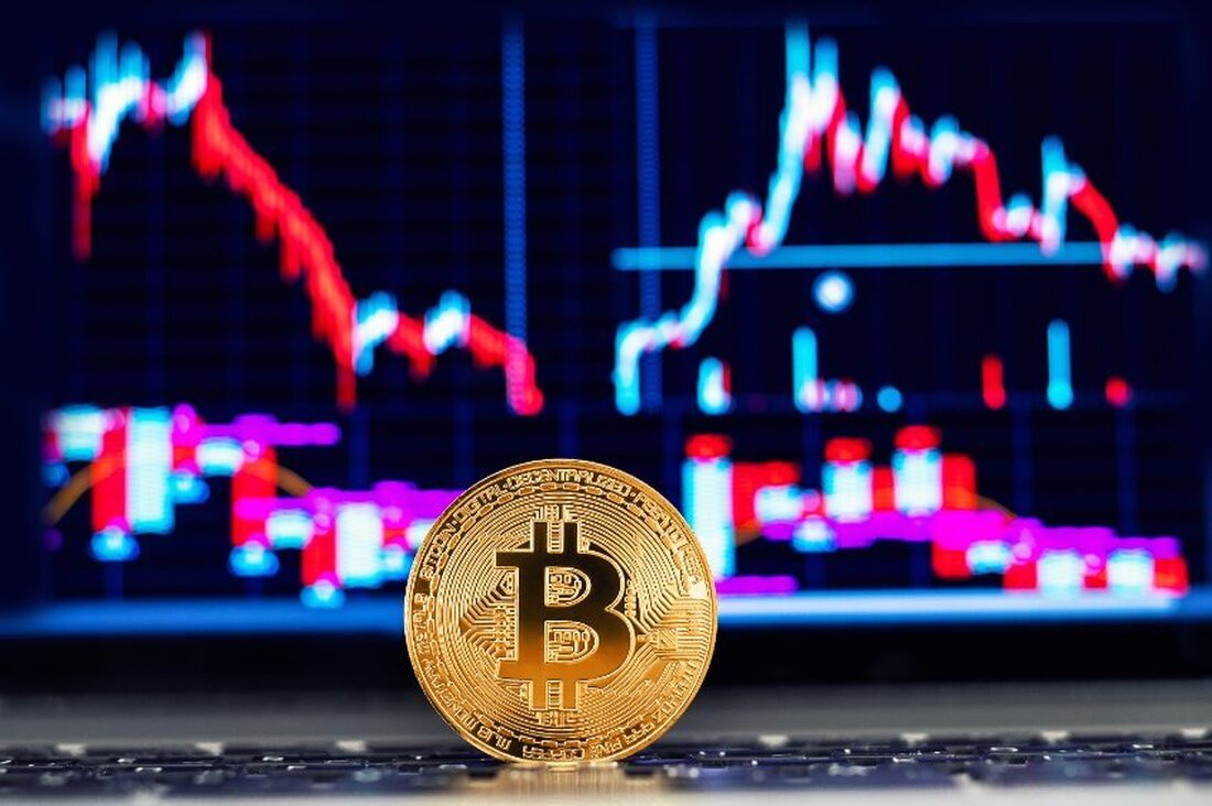 Der Bitcoin-Preis ist in der vergangenen Woche um fast 7 % gefallen, da es den Bullen nicht gelang, sich über der 70.000-Dollar-Marke zu halten. BTC ist heute aufgrund neuen Verkaufsdrucks auf rund 66.350 USD zurückgefallen. Während die Preise aufgrund der Reaktion des Marktes auf makroökonomische Ereignisse sinken, sagen Analysten von CryptoQuant, dass ein Teil der Abwärtsbewegung auf den Ausverkaufsdruck zurückzuführen ist, dem die Miner ausgesetzt sind. Laut einem CryptoQuant aktualisieren Am Donnerstag gab es einen Anstieg bei Mining-Pool-Transfers und OTC-Desk-Verkäufen für BTC. Einige große börsennotierte Bitcoin-Mining-Unternehmen haben kürzlich auch ihre Bestände reduziert. „BTC-Miner haben ihre Verkäufe gesteigert, da die Preise …