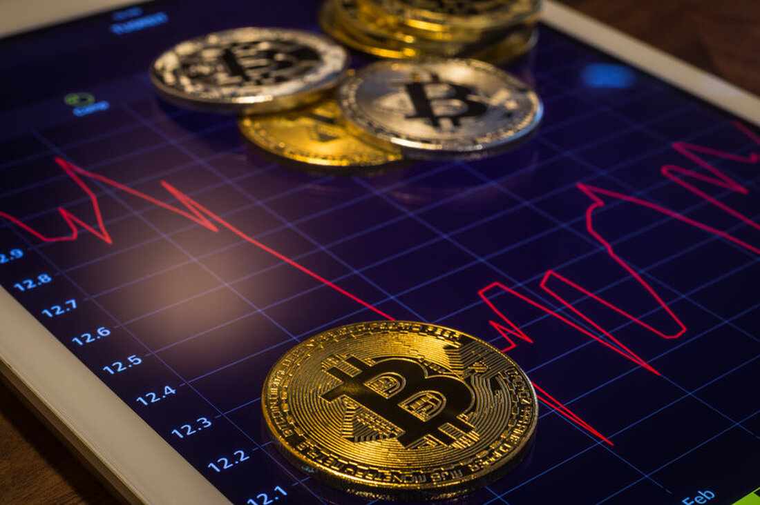 Der Kryptomarkt ist abgestürzt und hat Liquidationen in Höhe von 1,01 Milliarden US -Dollar verloren. Bitcoin (BTC) ist unter 84.000 USD gefallen, während Altcoins wie ETH und SOL 15-20% gesunken haben Der Vorverkauf von Bitcoin Pepe bietet eine überzeugende Alternative, wobei der Preis in der nächsten Vorverkaufsstufe von 0,0255 USD auf 0,0268 USD steigen wird. Der Kryptomarkt taumelt von einer brutalen Welle von Liquidationen. In den letzten 24 Stunden sind über 1 Milliarde US -Dollar in gehebelten Positionen verschwunden. Nach Coingglass -Daten. Die Liquidationen haben die Händler in größerem Austausch hart getroffen. Allein bitcoin machte 396,16 Millionen US-Dollar an abgelösten …
