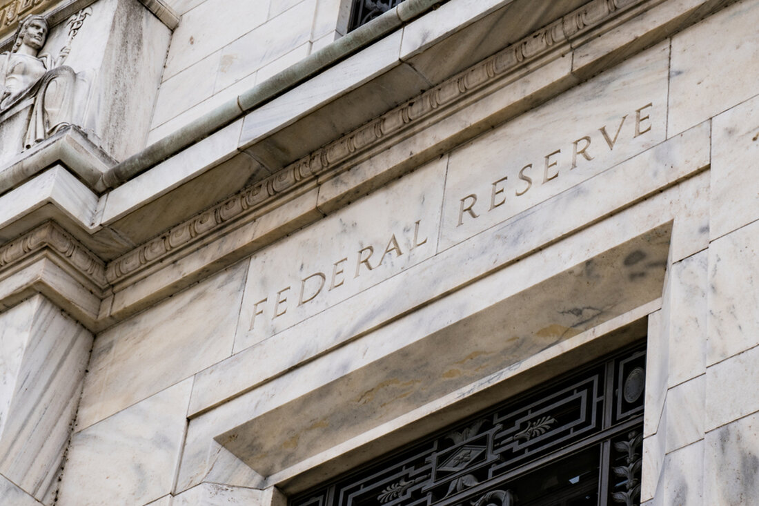 Key Takeaways BTC ist heute weniger als 1% gestiegen, da Händler auf wichtige Ergebnisse der Fed -Treffen warten. Pepex, der weltweit erste KI-angetriebene Meme-Launchpad, wird am 24. März den Vorverkauf beginnen. BTC toppelt 83.000 US -Dollar vor FOMC Bitcoin, die führende Kryptowährung nach Marktkapitalisierung, fiel am Dienstag unter 81.500 US -Dollar, hat aber seitdem eine Korrektur unterzogen und handelt jetzt über 83.000 USD. Zum Zeitpunkt der Presse die Bitcoin -Preis ist 83.261 US -Dollar und könnte höher versammeln, wenn der bullische Impuls fortgesetzt wird. Die positive Leistung kommt den Ergebnissen der FOMC -Treffpunkte später heute voraus. Analysten erwarten nicht, dass …