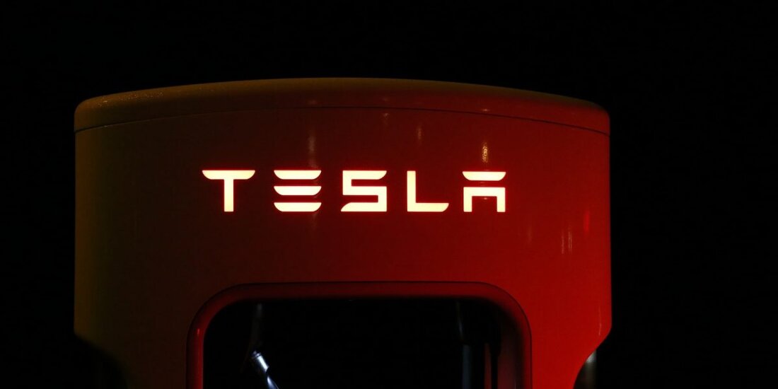Tesla akzeptiert Bitcoin nicht mehr als Zahlungsmittel unter Berufung auf die Umweltauswirkungen. CEO Elon Musk bekräftigte, dass Kryptowährungen eine gute Idee sind und das Elektrizitätsunternehmen andere mit geringerem Einfluss untersucht. Als Tesla den Kauf von Bitcoin im Wert von 1,5 Milliarden US-Dollar ankündigte und Bitcoin als Zahlungsmittel für seine Elektrofahrzeuge akzeptierte, wurden sie zu einem der größten Preisbeeinflusser. Daher war sich die gesamte Community bewusst, dass jede drastische Entscheidung des Unternehmens die Preise stark beeinflussen würde. Dies wurde deutlich, als das Unternehmen am Ende des ersten Quartals bekannt gab, dass es 10 Prozent der Bitcoin-Beteiligung verkauft hatte, um die Liquidität …