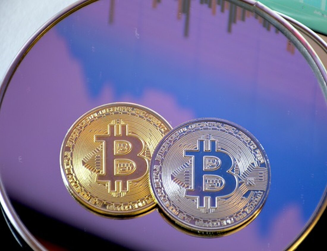 Die Zahl der Bitcoin-Geldbörsen mit einem BTC-Guthaben ungleich Null erreichte kürzlich ein neues Allzeithoch von 45,388 Millionen. Allerdings sind die täglich aktiven Adressen und die täglich bestätigten Transaktionen gesunken. Der Bitcoin-Preis bleibt bullisch, aber Analysten raten zur Vorsicht, da die On-Chain-Metriken angesichts der erneuten Korrelation mit dem S&P 500 auf Schwäche hindeuten. Der Bitcoin-Preis tendiert derzeit über 28.300 $, etwa 0,7 % höher in den letzten 24 Stunden. Der leichte Anstieg folgt dem Kryptomarkt, der sich über Gerüchte um einen Red Notice-Haftbefehl für Binance-CEO Changpeng Zhao hinausbewegt. Die Widerstandsfähigkeit von Bitcoin kommt auch zustande, nachdem der Markt auf den Schritt …
