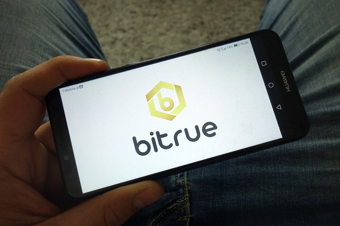 Bitrue und Xahau Ledger arbeiten zusammen, um Innovationen im XRPL-Ökosystem voranzutreiben. Xahau Ledger verfügt über eine hochmoderne Smart-Contract-Sidechain, die in das XRPL-Ökosystem integriert ist. Diese Partnerschaft bedeutet einen bedeutenden Sprung in Sachen Innovation und benutzerzentrierte Exzellenz. Bitrue (BTR/USD) und Xahau Ledger haben sich mit einer gemeinsamen Vision zusammengeschlossen, um Transaktionen, Governance und Benutzerbeteiligung innerhalb des XRPL-Ökosystems neu zu definieren. Im Mittelpunkt dieser Zusammenarbeit steht die hochmoderne Smart-Contract-Sidechain von Xahau Ledger, die in das XRPL-Ökosystem integriert ist. Diese Integration führt das revolutionäre Konzept der „Hooks“ ein – intelligente Komponenten, die nahtlos in Xahau-Konten integriert sind. Diese Hooks fungieren als intuitive Smart …