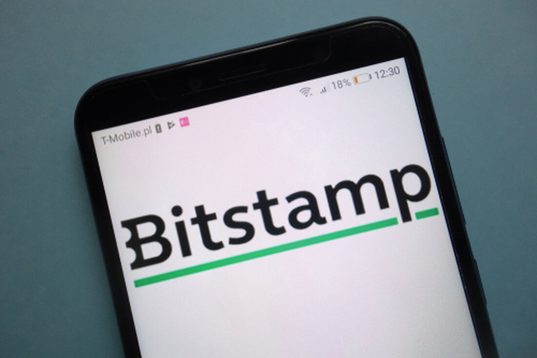 Bitstamp plant, Mt. Gox Bitcoin und Bitcoin Cash ab Donnerstag, 25. Juli, zu verteilen. Die Börse wird einen separaten Vertriebsplan für Kunden im Vereinigten Königreich haben. Bitstamp gab am Mittwoch bekannt, dass die Kryptobörse Bitcoin (BTC) von Mt. Gox erhalten habe und am Donnerstag mit der Verteilung an die Gläubiger beginnen werde. Die Börse verfügt auch über Bitcoin Cash vom Treuhänder Mt. Gox, und zwar ein Jahrzehnt, nachdem die Bitcoin-Börse nach einem großen Hackerangriff zusammengebrochen ist. Nach zehn Jahren Wartezeit können Kunden der nicht mehr existierenden Kryptobörse nun ihre digitalen Vermögenswerte zurückerhalten. Bitstamp erhält Mt. Gox BTC Bitstamp gab in …