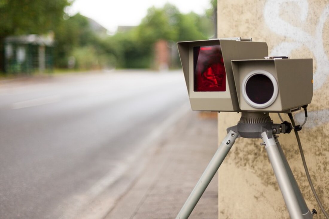 Am 14. Mai 2025 kontrollierte die Polizei Mettmann in Haan Geschwindigkeitsüberschreitungen in der 30er Zone. 21 Fahrer wurden geblitzt.