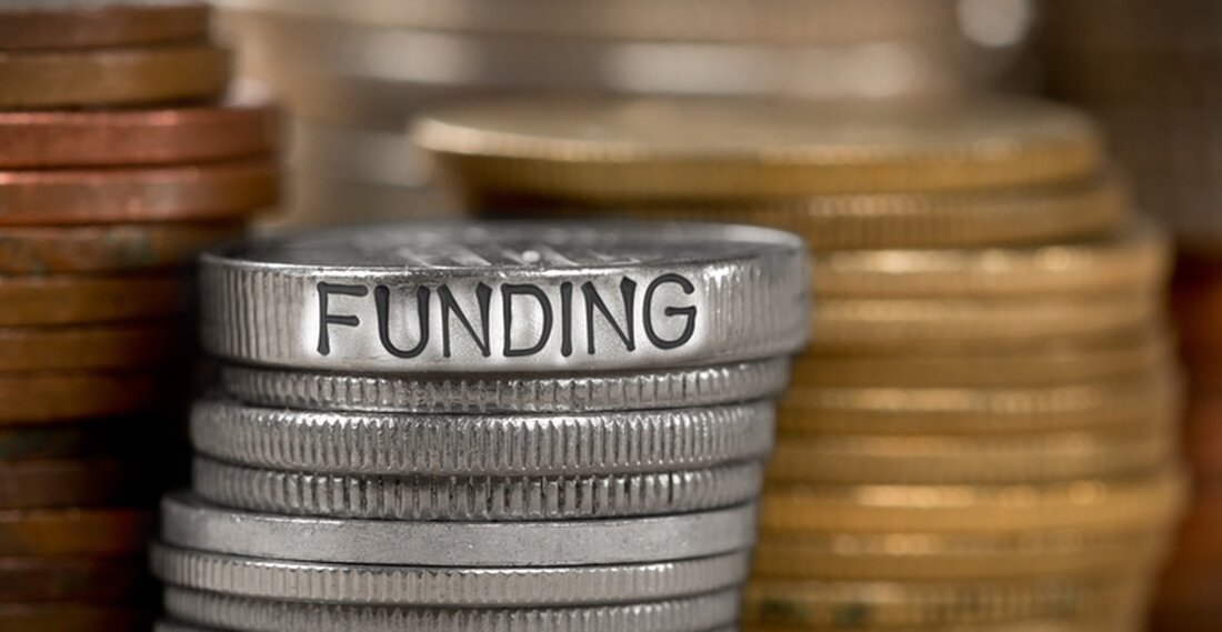 Die Börse hat seit Anfang 2021 vier Finanzierungsrunden abgeschlossen Blockchain.com hat einen Kundenstamm von 37 Millionen Benutzern und hat Transaktionen im Wert von mehr als 1 Billion US-Dollar verarbeitet Die in Großbritannien ansässige Kryptowährungsbörse Blockchain.com hat Berichten zufolge am Donnerstag eine Finanzierungsrunde abgeschlossen, die von einem ihrer früheren Investoren, Lightspeed Ventures Partners, geleitet wurde Prüfbericht von Bloomberg. Die unabhängige Anlageverwaltungsfirma Baillie Gifford war maßgeblich an der Kapitalerhöhung beteiligt, die auf eine Marktbewertung von 14 Milliarden US-Dollar kommt – mehr als das Doppelte der Bewertung während der vorherigen Finanzierungsrunde, die von der Börse abgeschlossen wurde. Der Bericht enthielt keine Einzelheiten über …