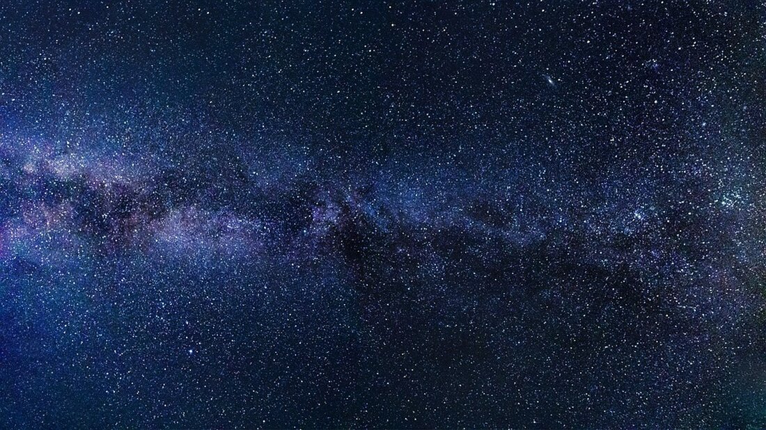 Gute Zeiten für die Bluechip Computer AG in der Corona-Krise Umsatzeinbrüche und Betriebe in Schieflage: Die Corona-Krise bedeutet schwere Zeiten für Unternehmen. Nicht so allerdings für die Meuselwitzer Bluechip Computer AG. Der PC-Produzent und IT-Dienstleister kommt bislang gut durch die Pandemie – und konnte in manchen Bereichen sogar zulegen. Hohe Nachfrage nach Technik fürs Home Office „Im März hat es uns regelrecht das Dach weggeblasen“, erinnert sich Hubert Wolf, der Vorstandsvorsitzende der Bluechip Computer AG, an die Anfänge der Krise. Gemeint ist dabei nicht der neue Erweiterungsbau am Firmensitz in Meuselwitz, der erst im Spätsommer letzten Jahres fertiggestellt wurde. Wolf …