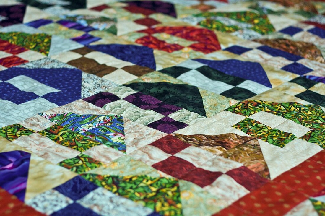 Die Ausstellung der Bosna-Quilt-Werkstatt zeigt vom 11.-13. Oktober in Überlingen Kunstwerke aus der Kriegszeit.