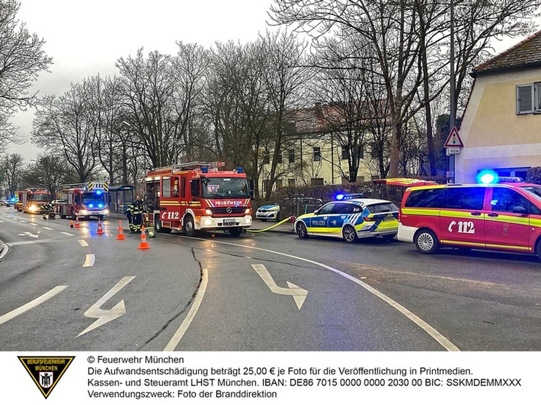 Am 23. März 2025 brannte ein leerstehendes Gebäude in der Pippingerstraße. Feuerwehr München konnte den Brand schnell löschen.