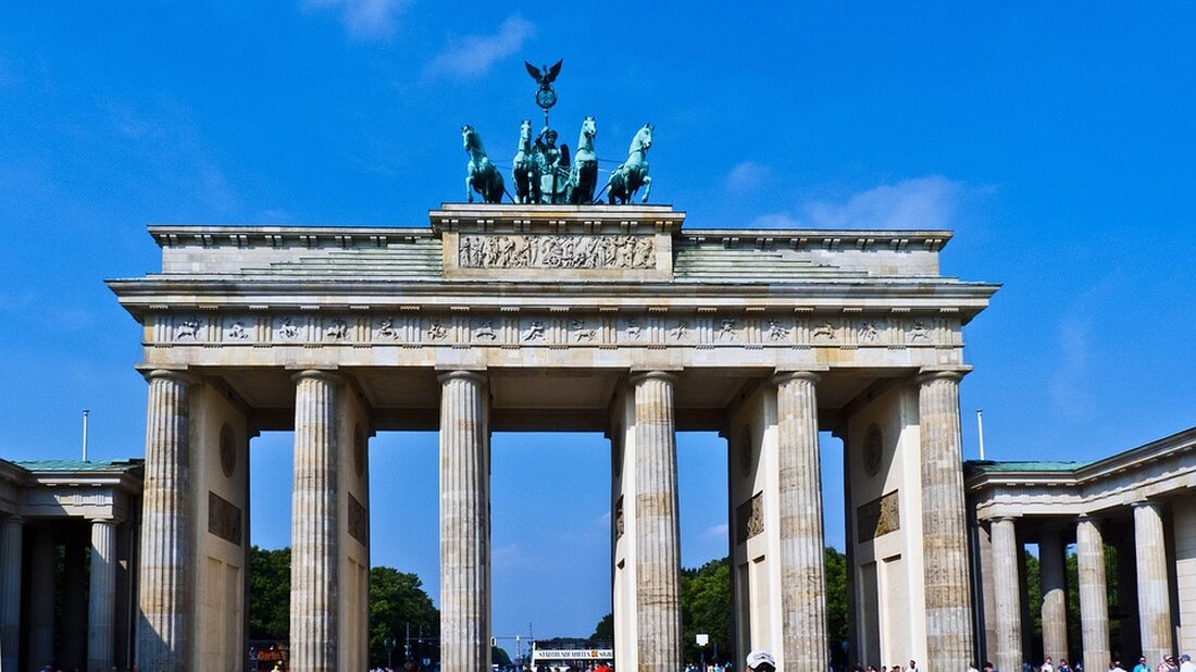 Eine aktuelle Umfrage vor der Brandenburg-Wahl zeigt die AfD mit 29% vor der SPD mit 26%. Ministerpräsident Woidke hofft auf Wende.