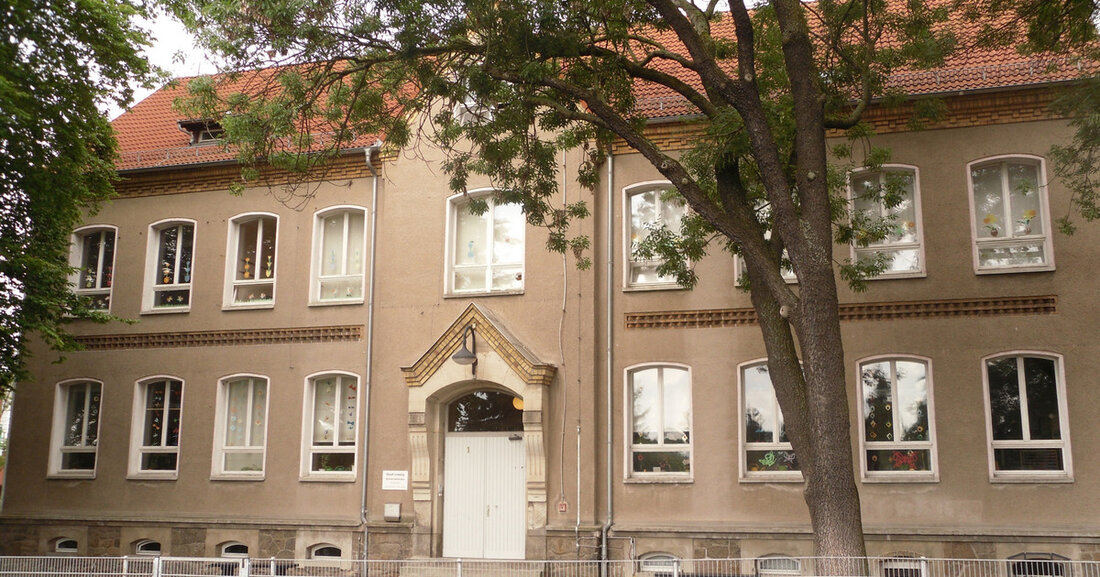 Die Räume wurden malermäßig instandgesetzt, die Elektrik und Fußböden erneuert sowie die brandschutztechnische Ertüchtigung vollzogen. Außerdem wurde die Schule mit neuem Mobiliar ausgestattet. Diesen Standort besuchen drei erste Klassen der Grundschule Stahmeln, die für die kommenden sieben…