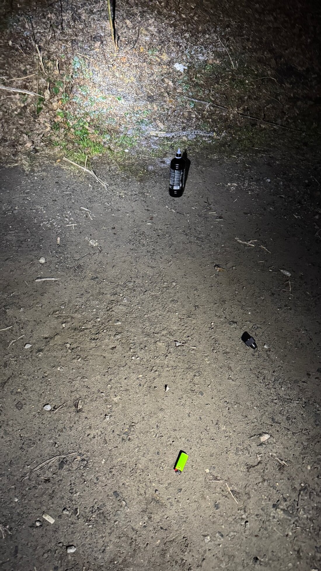 Feuerwehr Gevelsberg löschte in der Nacht einen Kleinbrand am Berger See, verursacht durch Brandstiftung mit Lampenöl.