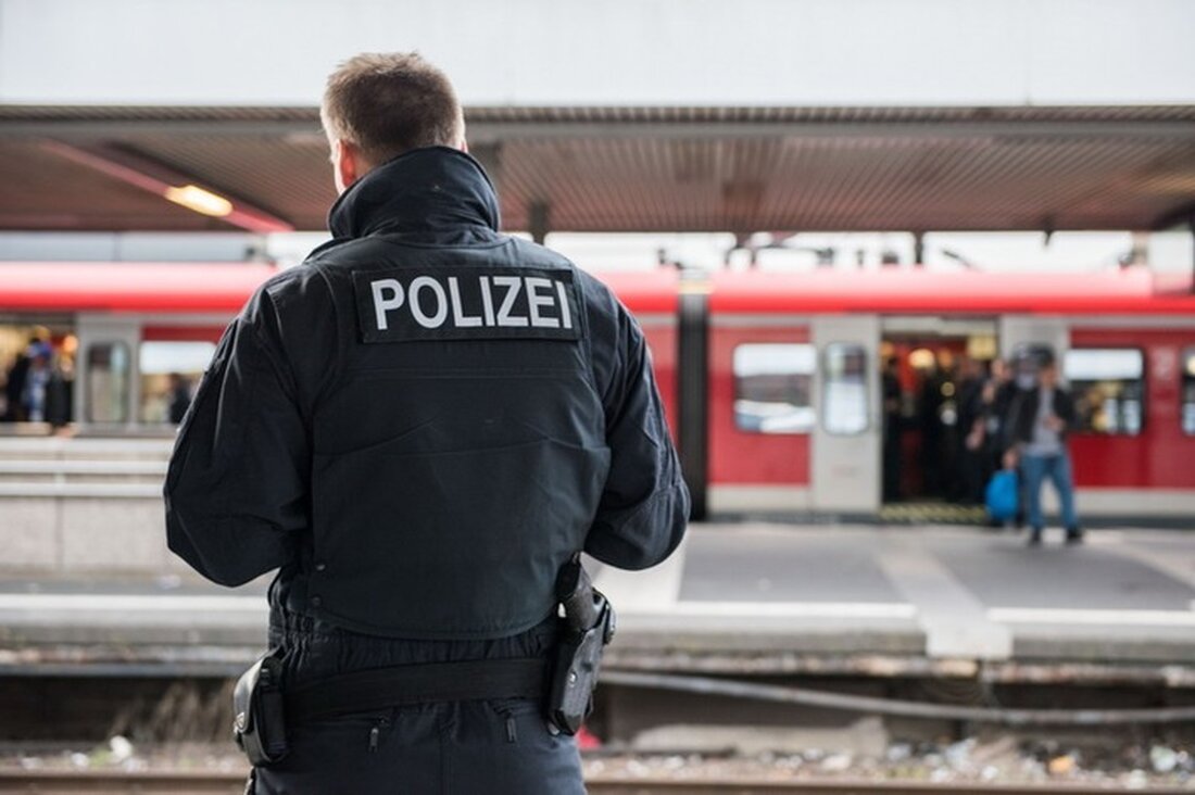 Ein 52-Jähriger drückte am Regensburger Hauptbahnhof einer 18-jährigen Ukrainerin eine Zigarette gegen den Hals. Die Bundespolizei ermittelt.