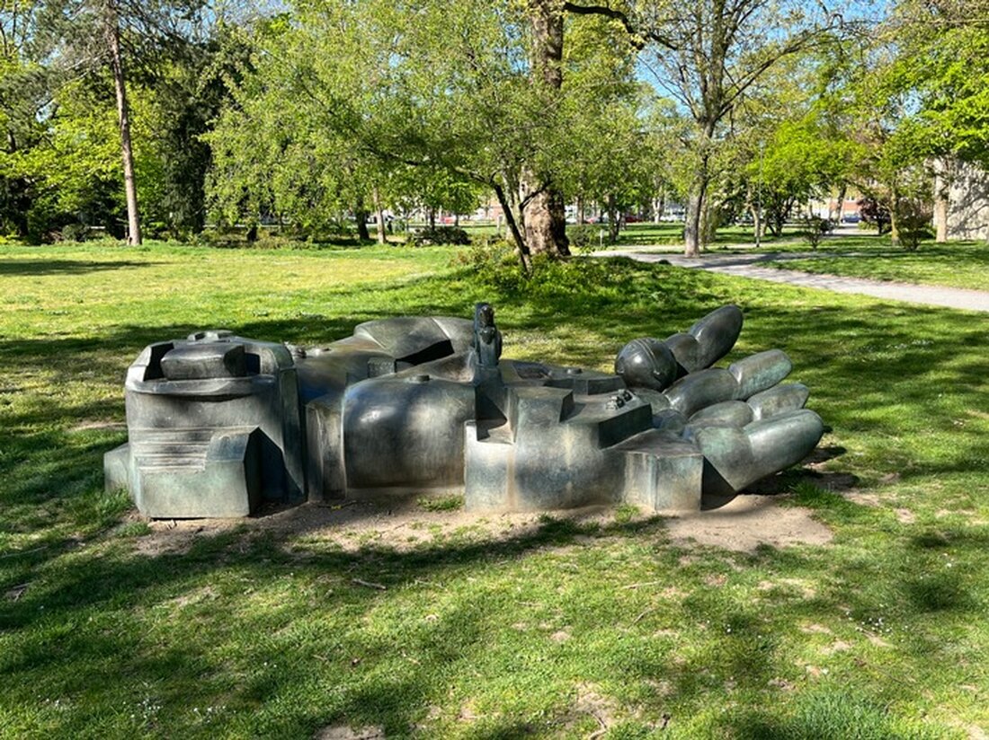 Im Duisburger Dellviertel wurde die Bronzeskulptur "Ägypten" vom Lehmbruck Museum gestohlen. Die Kripo sucht Zeugen.