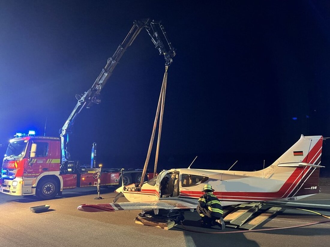 Am Flugplatz Mainz-Finthen kam es zu einer Bruchlandung eines Kleinflugzeugs. Die Feuerwehr unterstützte erfolgreich bei der Bergung.