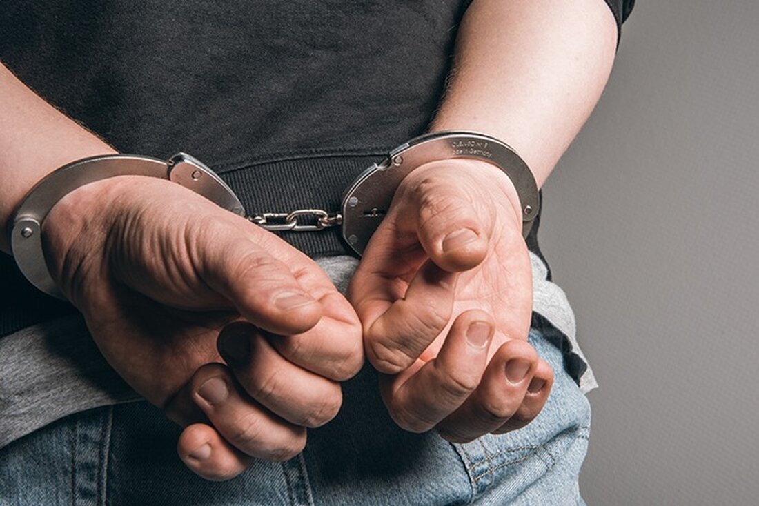 Bundespolizei nimmt 24-jährigen Bosnier nach brutalem Raub in Köln fest. Verhaftung erfolgte im Hauptbahnhof Münster.