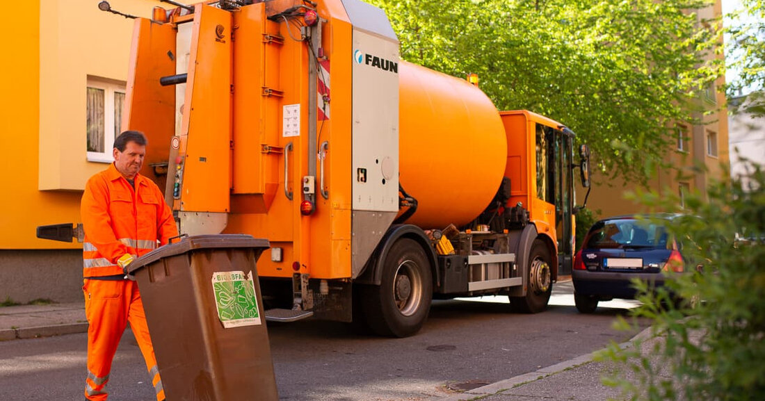 Bürgerbeteiligung: „Mein Leipzig schon‘ ich mir! Ressourcen sparen, Zukunft wagen.“ Der Eigenbetrieb Stadtreinigung Leipzig erarbeitet derzeit im Auftrag des Stadtrats eine Zero-Waste-Strategie für Leipzig. Für die Erstellung der Strategie bezieht der Eigenbetrieb die Bürgerinnen und Bürger sowie Vertreterinnen und Vertreter aus der Stadtverwaltung, Wirtschaft und Wissenschaft mit ein. © Stadtreinigung Leipzig Am 8. Mai 2023 gibt es im Rahmen einer öffentlichen Bürgerbeteiligung für alle Leipzigerinnen und Leipziger die Möglichkeit, ihre Gedanken und Ideen für die Entwicklung der Zero-Waste-Strategie mit einzubringen. Die Veranstaltung findet von 16 bis 18:30 Uhr im Huldreich Groß Saal der Stadtbibliothek am Wilhelm-Leuschner-Platz 10-11 statt. „Die Umsetzung &hellip;