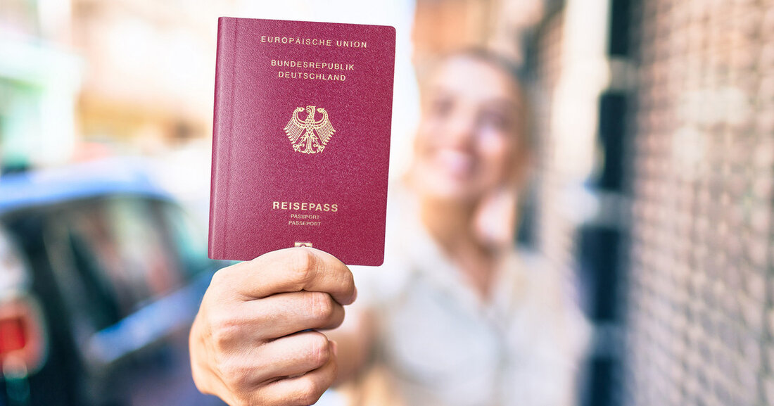 Lieferprobleme bei Ausstellung von Reisepässen: Bundesdruckerei verzögert Anträge um bis zu 8 Wochen, Expresspassoption verfügbar für Eilige. Reiseunterlagen wichtig für vorläufigen Pass.