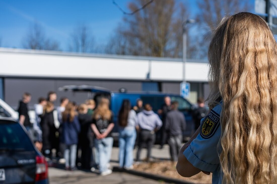 Erleben Sie beim Girls' Day an der Bundespolizeiinspektion Rostock spannende Einblicke in Berufe und Karrierechancen der Bundespolizei.