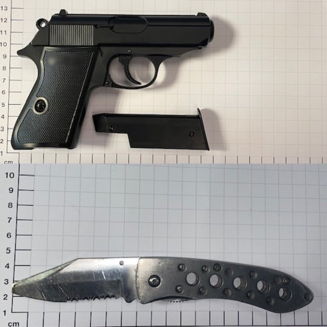 Bundespolizisten beschlagnahmten am Dortmunder Hauptbahnhof eine Anscheinswaffe und ein Messer von zwei jungen Männern.