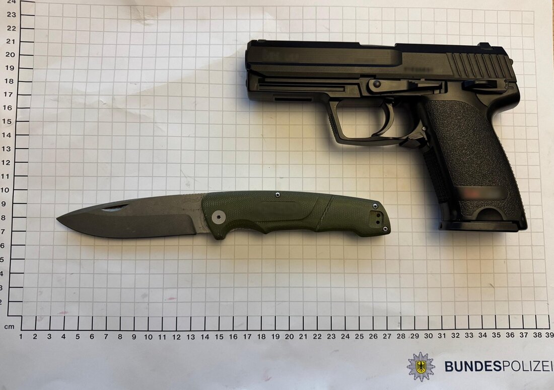 Bundespolizei kontrolliert am Essener Hauptbahnhof einen Mann mit Softair-Waffe und Messer während der Karnevals-Allgemeinverfügung.