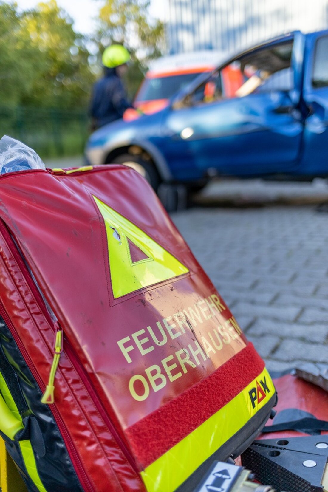 Unfall am Busbahnhof Sterkrade: Zwei Linienbusse kollidierten. Glücklicherweise keine schwerverletzten Personen, nur ein Säugling zur Abklärung.