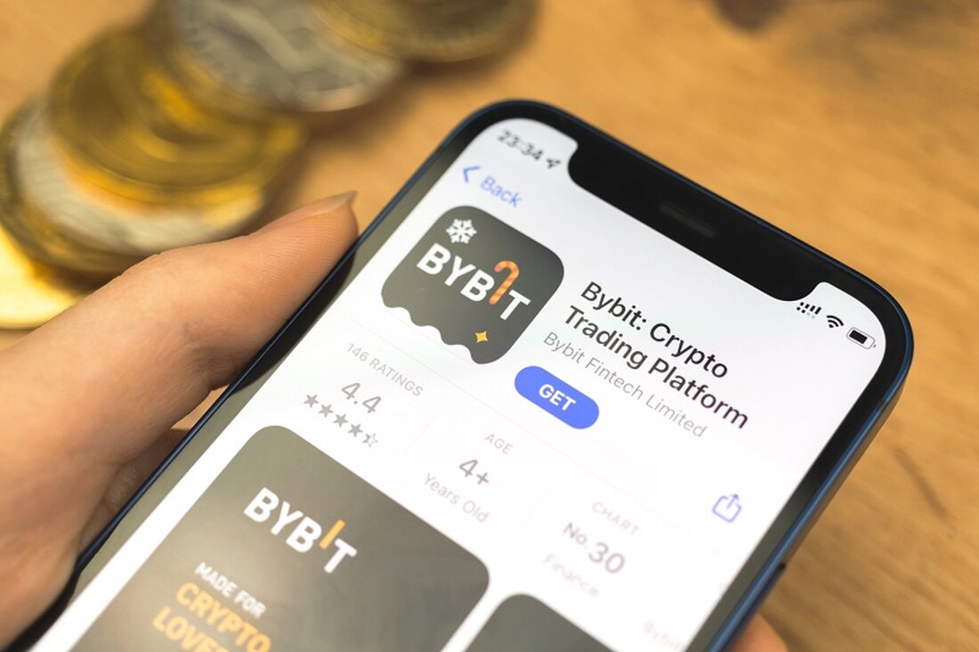 ByBit-Benutzer können jetzt Zinsauszahlungen auf ungenutzte Kryptowährungs-Assets verdienen. Das ByBit Lending bietet stündlich gezahlte Zinsen und keine Einzahlungsfristen für Rücknahmen und Einzahlungen. Der Kreditservice wird als Vermittler zwischen Kreditnehmern und Kreditgebern fungieren. Die beliebte Kryptowährungsbörse ByBit hat ihren Kreditdienstzweig ByBit Lending eingeführt, der es den Benutzern ermöglicht, hochverzinsliche Auszahlungen für ihre ungenutzten Kryptowährungsanlagen zu verdienen. Das neue Produkt bietet Benutzern eine zusätzliche Möglichkeit, aus ihren Kryptoinvestitionen Kapital zu schlagen und passives Einkommen zu generieren. ByBit gesellt sich jetzt zu Binance, OKX und KuCoin, um Kreditdienstleistungen anzubieten. Die in den USA ansässige Börse Coinbase gab Pläne zur Einführung von Kreditdiensten auf, …