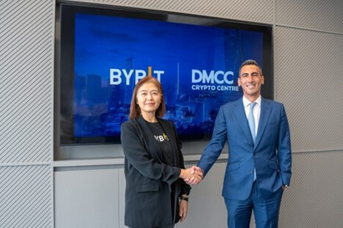 Bybit hat seine DMCC-Partnerschaft verlängert und wechselt ab August 2024 in eine beratende Funktion. Bybit und DMCC organisieren gemeinsam einen globalen Hackathon und eine Flaggschiff-Konferenz. Über 20 Startups wurden im letzten Jahr im dynamischen Krypto-Ökosystem Dubais von Bybit unterstützt. Bybit, die nach Handelsvolumen zweitgrößte Kryptowährungsbörse der Welt, hat die Verlängerung ihrer strategischen Partnerschaft mit dem Dubai Multi Commodities Centre (DMCC) bekannt gegeben. Die Zusammenarbeit hat im vergangenen Jahr bereits bedeutende Erfolge gebracht, und ihre Verlängerung markiert eine neue Phase, in der Bybit von einem wichtigen Ökosystempartner zu einer beratenden Rolle übergeht. Wir freuen uns, die Erneuerung von @dmcccryptoPartnerschaft mit @Bybit_Officialein &hellip;