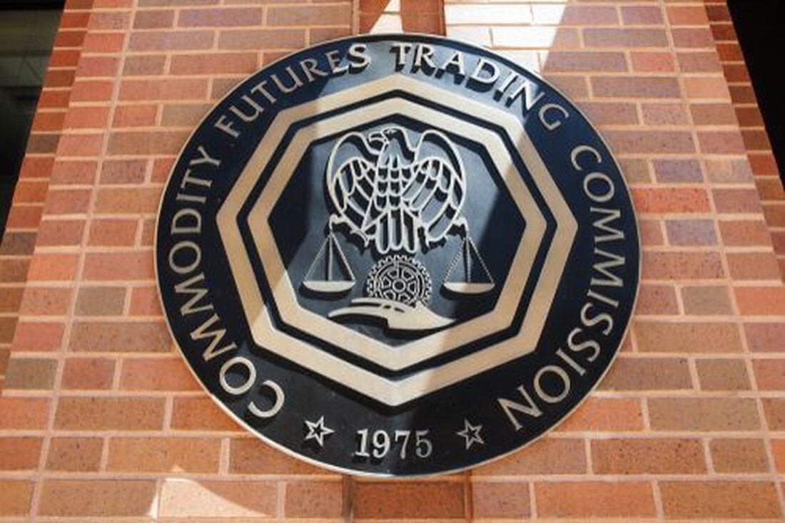 Die Commodity Futures Trading Commission (CFTC) hat dem Krypto-Handelsunternehmen FalconX eine Geldstrafe von insgesamt 1,7 Millionen US-Dollar auferlegt. CFTC sagte, die Strafe beziehe sich auf das Versäumnis der auf den Seychellen ansässigen Maklerplattform, sich als Futures Commission Merchant (FCM) zu registrieren. In einem PressemitteilungDie Commodity Futures Trading Commission (CFTC) stellt fest, dass die Einreichung und Beilegung der Anklage gegen Falcon Labs die erste derartige Klage gegen einen nicht registrierten Anbieter einer Krypto-Derivatebörse darstellt. Die CFTC behauptete in ihrer Einreichung, dass FalconX seine Krypto-Derivatprodukte zwischen Oktober 2021 und März 2023 illegal US-Kunden angeboten habe. Als Vermittler erstellte die Plattform Konten und …