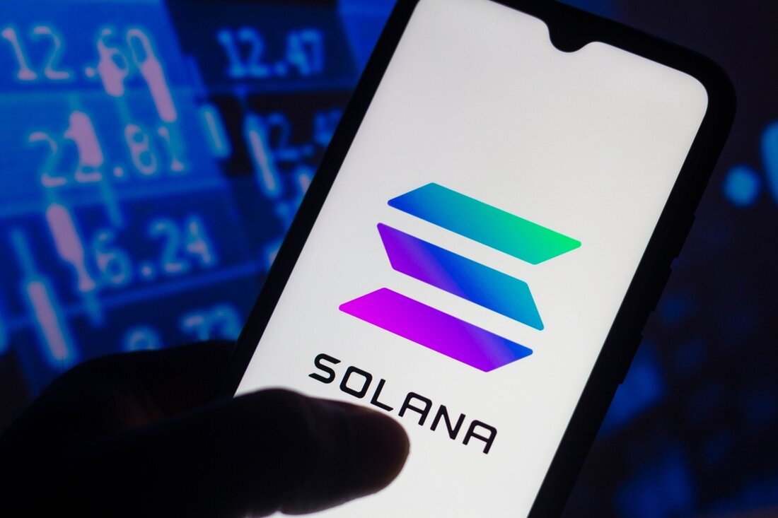 Key Takeaways Die CME -Gruppe wird Solana -Futures auf ihrer Plattform auf den Markt bringen, wenn die Nachfrage nach Kryptoprodukten steigt. Der Bitcoin Pepe -Vorverkauf hat 3,65 Millionen US -Dollar erreicht und wird nun seine sechste Stufe betreten. CME Group startet Solana -Futures für seine Kunden CME Group, der weltweit größte Derivatemarkt, angekündigt Am Freitag wird es am 17. März Solana (SOL) -Futures einführen und seine Suite an Kryptowährungsderivaten erweitern. Mit dem Futures -Produkt, das ausstehend regulatorisch überprüft wird, ermöglicht es Händlern, CME mit zwei Vertragsgrößen zu verwalten: 25 SOL und 500 SOL. Der CEO des Unternehmens fügte hinzu, dass …