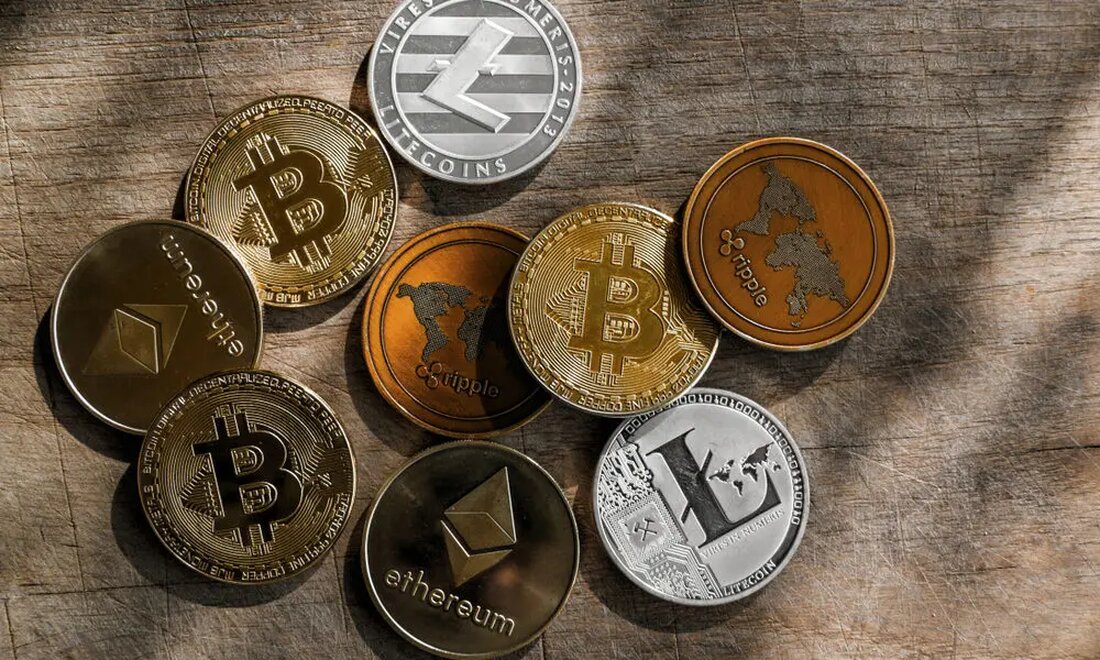 Quelle: Shutterstock Obwohl die CBA feststellte, dass mit der Einführung von Kryptowährungen Risiken verbunden seien, räumte die CBA die Risiken ein, etwas zu verpassen. ASIC hingegen warnt vor der Einführung von Kryptowährungen. Der CEO der Commonwealth Bank of Australia (CBA), Matt Comyn, äußerte sich besorgt über die Angst, Bitcoin und andere Krypto-Assets zu verpassen. Die CBA, auch CommBank genannt, wurde zu einer der „Big Four“ australischen Banken mit Geschäften in Neuseeland, Asien, den USA und Großbritannien. Am 3. November kündigte die Bank an, 10 digitale Vermögenswerte über ihre mobile App zu handeln. CBA befasst sich mit Risiken bei der Einführung …
