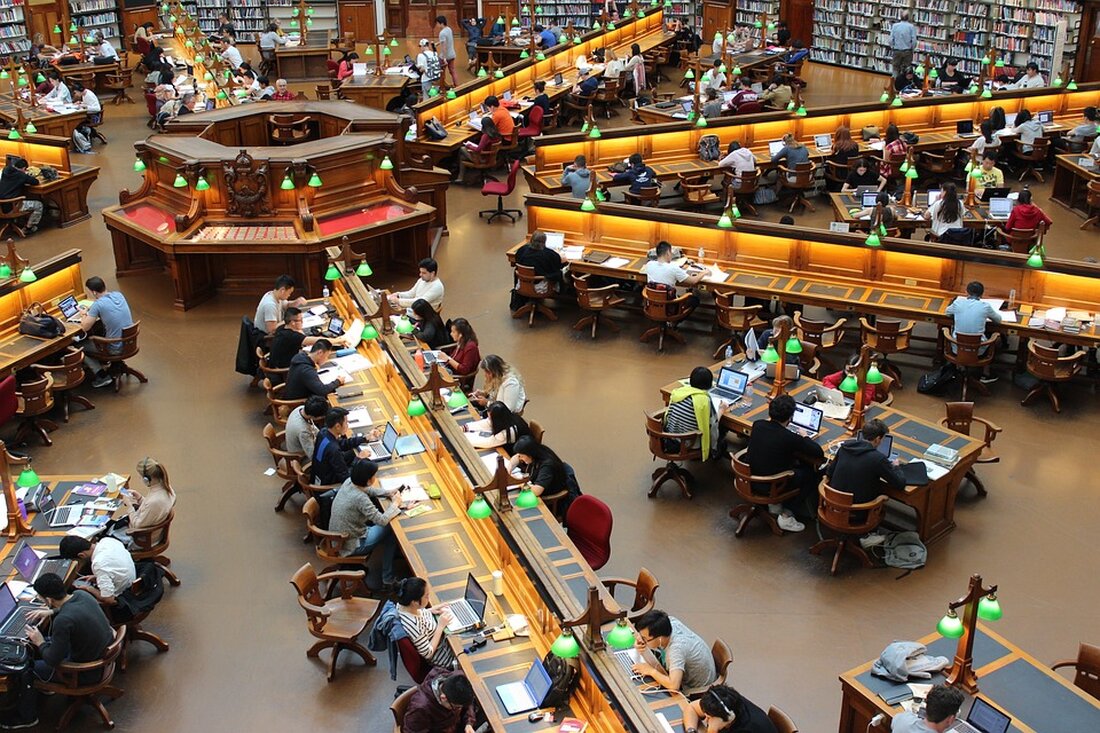 Die Senatsverwaltung für Stadtentwicklung, Bauen und Wohnen und das Bezirksamt Lichtenberg laden Interessierte zu einem Informationsabend am Mittwoch, den 10. Juli 2024, von 18.00 bis 20.00 Uhr auf dem Campus für Demokratie ein. Der Standortmanagement „Campus für Demokratie“ führt im Rahmen der frühzeitigen Beteiligung zum Bebauungsplanverfahren 11-80 die Veranstaltung durch, die im Haus 7 (Zugang Bundesarchiv/Ausstellung „Einblick ins Geheime“, Raum 427, 4.OG) stattfindet. Die Bezirksstadträtin für Stadtentwicklung, Bauen und Facility Management, Camilla Schuler (Die Linke), betont die historische Bedeutung des ehemaligen Ministeriums für Staatssicherheit der DDR (MfS) und lädt Interessierte aus Lichtenberg, Berlin und der ganzen Welt ein, sich aktiv …