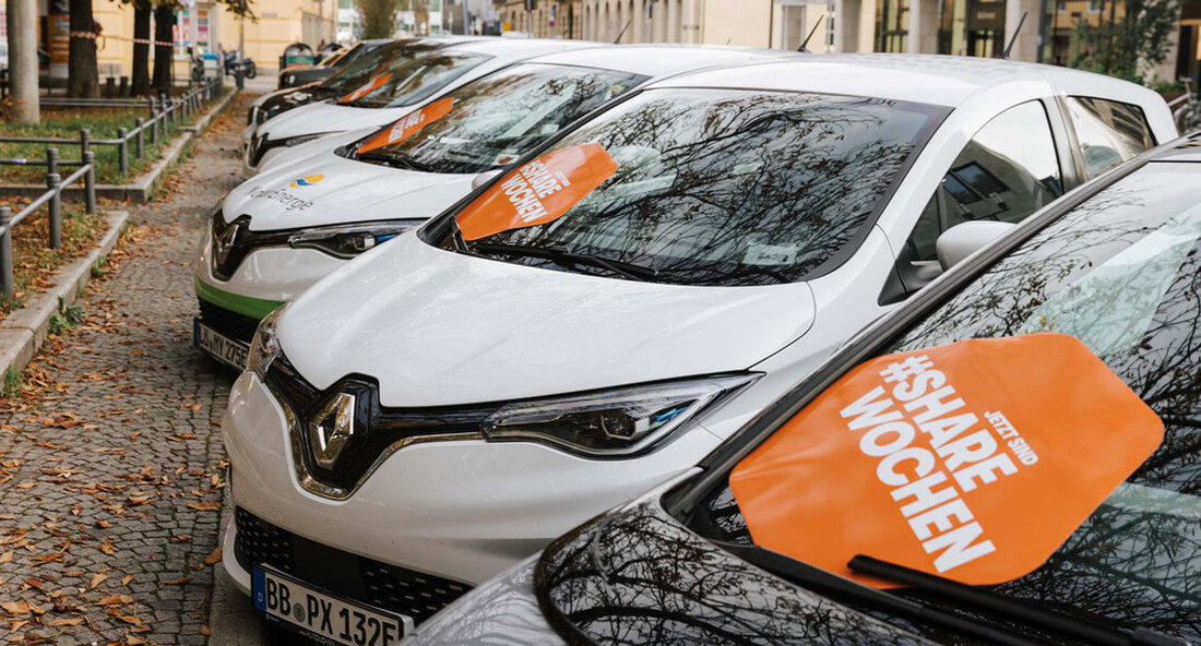 Die Mitmachaktion #sharewochen macht mit Carsharing nachhaltige Mobilität für Fahranfänger erlebbar. Beim Carsharing gibt es für jeden Zweck das passende Auto, ohne ein eigenes Fahrzeug kaufen zu müssen. Bereits in der Führerscheinausbildung sollen Jugendliche an das Thema Carsharing herangeführt werden. Die Mitmach-Aktion #Wochen teilen Das baden-württembergische Verkehrsministerium hat deshalb im Rahmen der Kampagne eine Kooperation mit Fahrschulen und Carsharing-Anbietern gestartet „Neue Mobilität: bewegt sich nachhaltig“ schon im September. Verkehrsminister Winfried Hermann präsentierte die Aktion am Montag, 18. Oktober, vor der Kulisse von Carsharing-Autos in Stuttgart. Er sprach mit Christian Rauscher, Vorsitzender des Verbandes Deutscher Fahrlehrer Süd eV, und Anja Orth, …