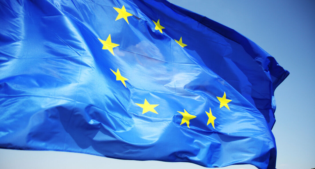 "Europäische Projektpartner diskutieren in Stuttgart über Innovation und Wettbewerbsfähigkeit durch Vielfalt und Chancengleichheit in der Wirtschaft" Am 24. und 25. Januar 2024 findet in Stuttgart ein Treffen im Rahmen des europäischen Interreg Debuting-Projekts statt, das sich mit der Frage beschäftigt, wie mehr Vielfalt und Chancengleichheit in der Arbeitswelt zur Bekämpfung des Fachkräftemangels beitragen können. Die Ministerin für Wirtschaft, Arbeit und Tourismus, Dr. Nicole Hoffmeister-Kraut, betonte die Bedeutung von Gleichstellung und Chancengleichheit in der Arbeitswelt und ihre Rolle als strategische Erfolgsfaktoren für die Wettbewerbsfähigkeit und Innovation von kleinen und mittelständischen Unternehmen. Das EU Interreg Debuting-Projekt, das neun EU-Länder umfasst, wurde ins …