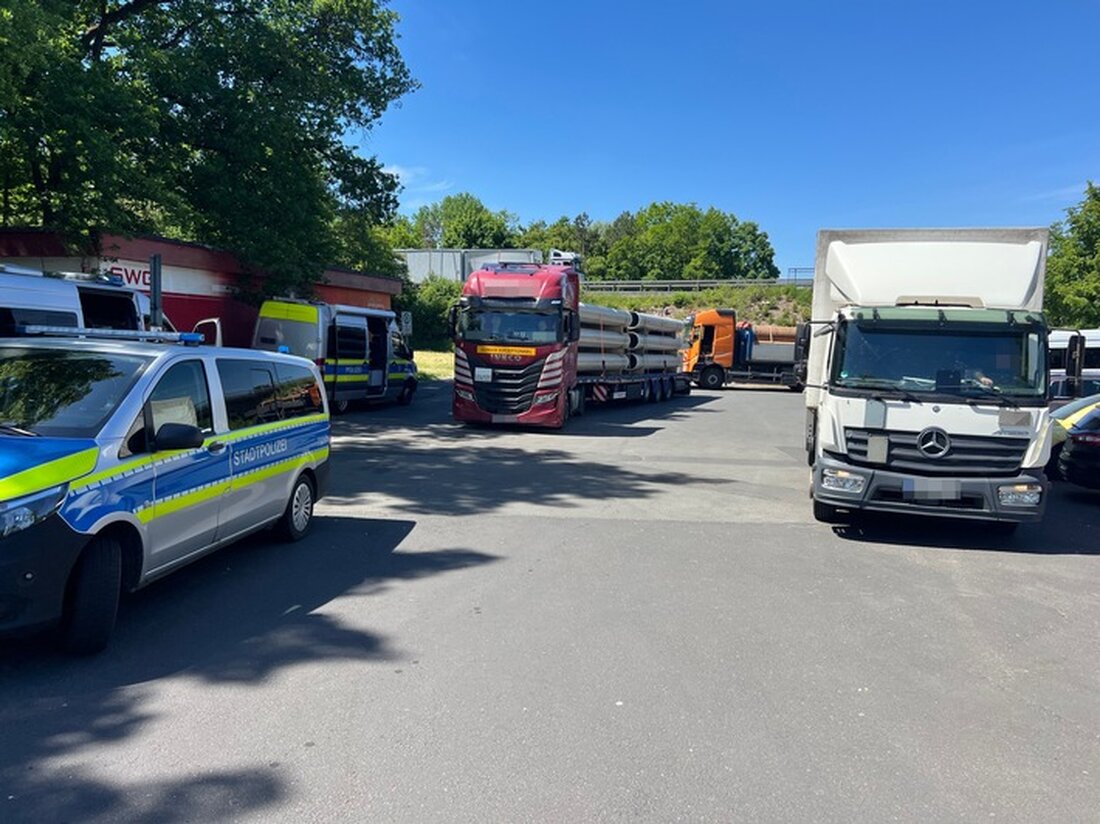 Beamte des RVD Gießen kontrollierten 27 LKW und PKW. 22 Fahrzeuge wiesen Mängel auf, 9 mussten die Fahrt einstellen.