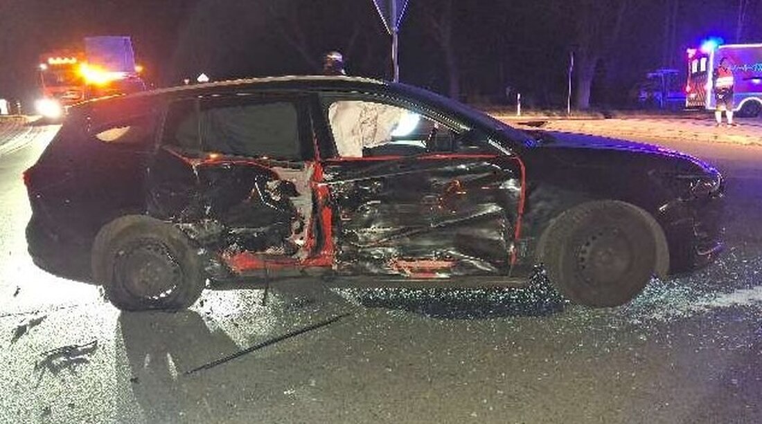 Polizei im Einsatz: Aggressiver Heimbewohner in Bremervörde, Verkehrsunfall in Glinde mit Verletzten und Einbruch in Rotenburg.
