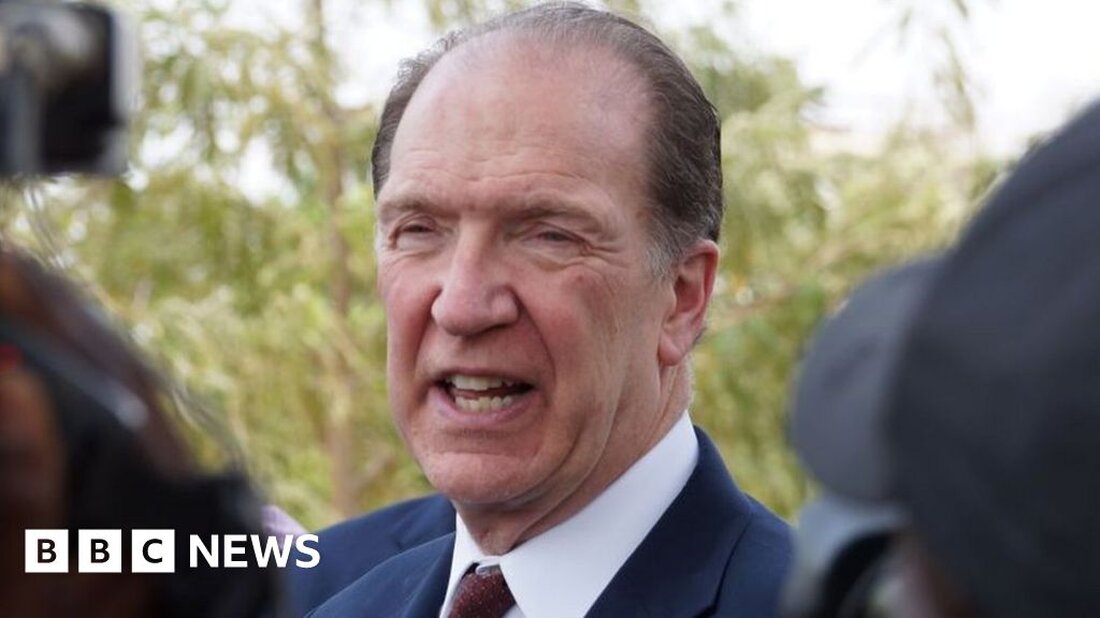 Der Präsident der Weltbank hat der BBC gesagt, er sei besorgt über einige der Kredite, die China an Entwicklungsländer in Afrika vergeben habe. David Malpass sagt, die Geschäftsbedingungen müssten „transparenter“ sein. Es kommt inmitten der Besorgnis, dass Länder wie Ghana und Sambia Schwierigkeiten haben, ihre Schulden gegenüber Peking zurückzuzahlen. China sagt, dass jede solche Kreditvergabe im Rahmen internationaler Regeln erfolgt. Entwicklungsländer leihen sich oft Geld von anderen Nationen oder multilateralen Einrichtungen, um Sektoren zu finanzieren, die ihre Wirtschaft wachsen lassen, wie Infrastruktur, Bildung und Landwirtschaft. Der steile Anstieg der Zinssätze in den USA und anderen großen Volkswirtschaften im letzten Jahr …