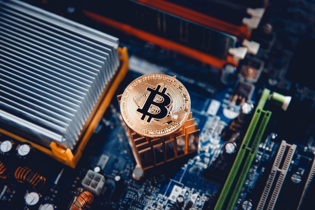 CleanSpark gab am 27. Juni bekannt, dass es GRIID Infrastructure, einen in den USA ansässigen Bitcoin-Miner, für 155 Millionen Dollar übernommen hat. Das Unternehmen geht davon aus, dass der reine Aktiendeal im dritten Quartal 2024 abgeschlossen wird, vorbehaltlich der Zustimmung der GRIID-Aktionäre und anderer üblicher Anforderungen. Der Bitcoin-Miner CleanSpark gab heute bekannt, dass er eine Vereinbarung zum Erwerb von GRIID Infrastructure im Rahmen einer reinen Aktientransaktion im Wert von 155 Millionen US-Dollar abgeschlossen hat. Laut einer Pressemitteilung Im Rahmen der Fusionsvereinbarung schlossen die beiden Bitcoin-Mining-Unternehmen außerdem einen exklusiven Hosting-Vertrag für die gesamte derzeit verfügbare Leistung von GRIID. 20 MW dieser &hellip;