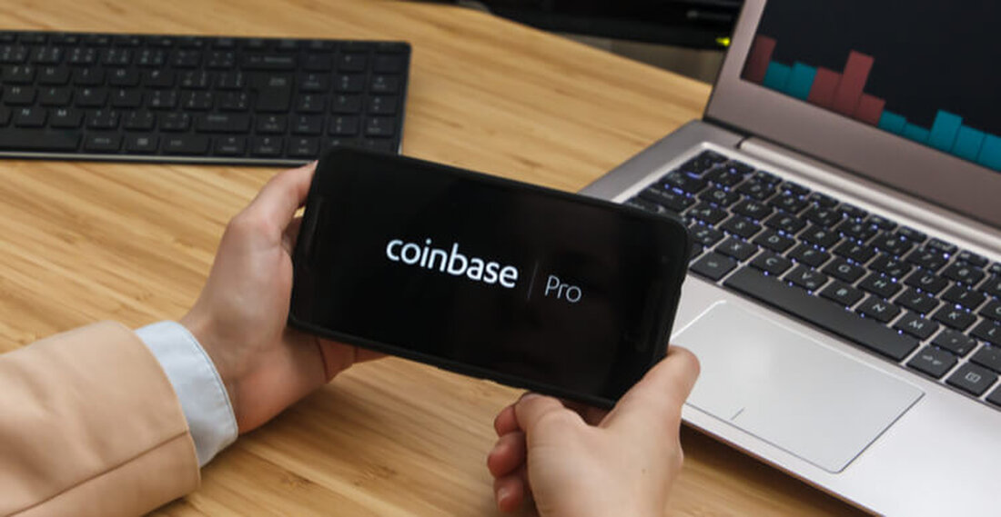 Coinbase Prime bietet anspruchsvollen und institutionellen Anlegern fortschrittliche Handels-, Datenanalyse- und Verwahrungsdienste. Coinbase Institutional angekündigt Gestern wurde mit der Einführung der Beta-Version von Coinbase Prime ein neues Angebot für den institutionellen Markt vorgestellt. Die vollständig integrierte Prime Brokerage-Lösung wird von der Coinbase Exchange getrennt sein und branchenführende Verwahrung, Prime Services, Datenanalyse und erweiterten Handel bieten. Coinbase Institutional ist die ideale Produktsuite für Institute und professionelle Anleger, die sich in digitalen Assets engagieren möchten. Ende März 2021 verfügte die Plattform über ein Vermögen von 122 Milliarden US-Dollar und mehr als 8.000 Kunden. Durch seine robusten Services möchte Coinbase Institutional ein hohes …