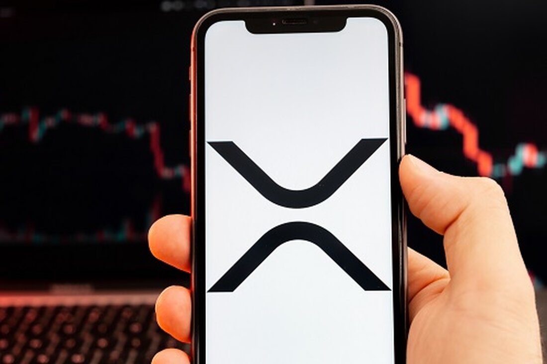 Coinbase und Kraken haben die Unterstützung für XRP wieder aktiviert. Gemini kündigte an, den Widerstand zu prüfen, und die Börse kündigte eine mögliche Wiederaktivierung für Kassa- und Derivate an. Wie die SEC in ihrer Klage gegen Ripple behauptete, handelte es sich bei XRP heute nicht um ein Wertpapier. Die Krypto-Börsen Coinbase und Kraken haben den XRP-Handel für ihre US-Kunden wieder aktiviert. Coinbase war das erste Unternehmen, das die erneute Notierung des Ripple-Tokens ankündigte, und Kraken schloss sich ihm schnell an, als die XRP-Preise in die Höhe schossen. Gemini gab außerdem bekannt, dass es eine erneute Notierung von XRP sowohl für …