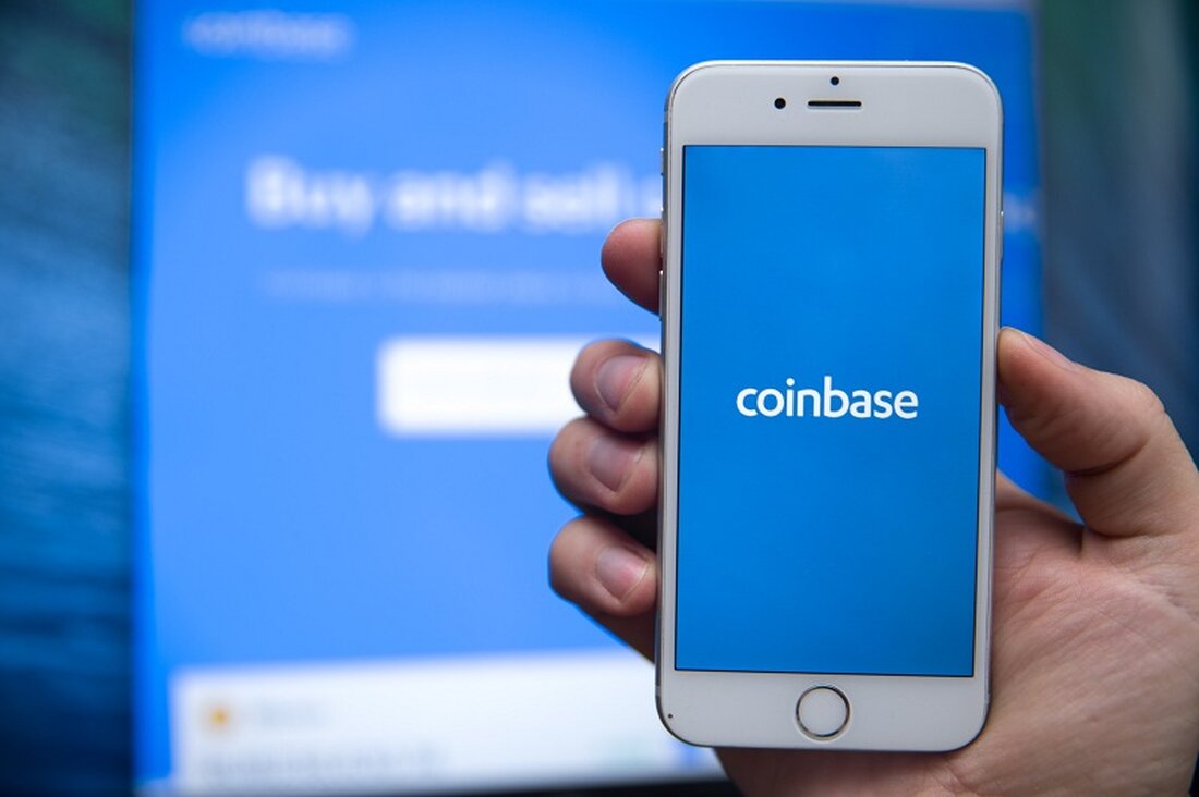 Europäische Benutzer können nun Kryptowährungen auf Coinbase über PayPal kaufen. Bisher können Coinbase-Benutzer aus den USA, Kanada, Großbritannien und Europa PayPal zum Kauf von Kryptowährungen verwenden. Coinbase erhielt kürzlich von der National Futures Association grünes Licht, qualifizierten US-Kunden Kryptowährungs-Futures anzubieten. Das weltweit größte Online-Zahlungsunternehmen PayPal hat sich mit Coinbase, einer bekannten Kryptowährungsbörse, zusammengetan. Ziel dieser Zusammenarbeit ist es, den Kauf von Kryptowährungen für Krypto-Liebhaber in Deutschland und Großbritannien so einfach wie möglich zu gestalten. Laut Coinbase sollte der Kauf von Kryptowährungen so einfach sein wie jeder andere Kauf. Herkömmliche Banktechniken wie Banküberweisungen können jedoch zu Verzögerungen bei der Abwicklung führen. …