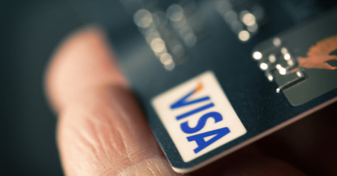 Laut Visa können Coinbase-Benutzer mit geeigneten Visa-Debitkarten Geld auf ihre Coinbase-Konten einzahlen Die Ankündigung erfolgt zu einem Zeitpunkt, an dem der Preis von Bitcoin am Dienstag nahe seinem Allzeithoch im März gehandelt wurde Coinbase und Visa arbeiten zusammen, um Kunden Kontofinanzierungen in Echtzeit zu ermöglichen und so mehr Flexibilität im Kryptobereich zu schaffen. Verfügbar für Kunden in den USA und Europa Bekanntmachung von Visa kommt, als der Bitcoin-Preis am Dienstag fast sein Allzeithoch im März von 73.700 US-Dollar erreichte. Zum Zeitpunkt der Veröffentlichung zeigen Daten von CoinMarketCap, dass Bitcoin bei 72.500 US-Dollar gehandelt wird. Durch die Integration mit Visa Direct …