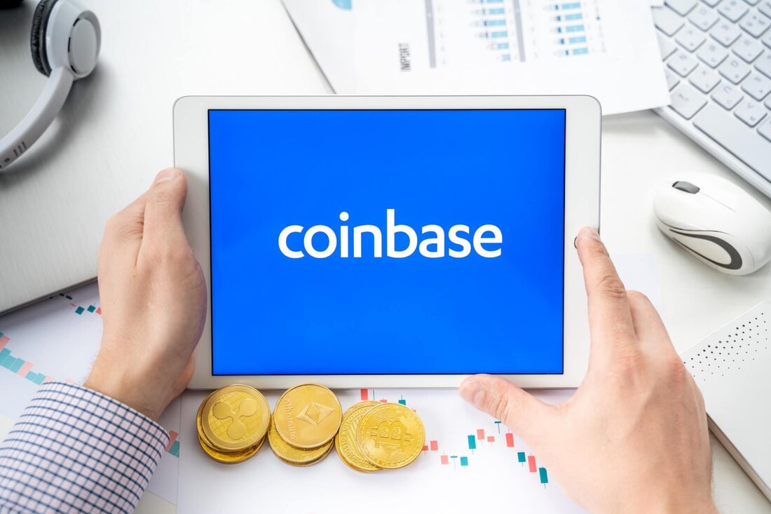 CEO Brian Armstrong sagt, dass Coinbase nicht ins Ausland umziehen wird. Die Kryptobörse ist daran interessiert, mehr in den VAE zu investieren. Die Coinbase-Aktie ist im Berichtsjahr um fast 70 % gestiegen. Coinbase Global Inc steht heute Morgen im Fokus, nachdem CEO Brian Armstrong bestätigt hat, dass das Kryptounternehmen nicht erwägt, die Vereinigten Staaten zu verlassen. Coinbase wird nicht ins Ausland umziehen. Wir werden immer eine US-Präsenz haben. Armstrong verurteilt die SEC als Anti-Krypto Armstrong kritisierte die Securities and Exchange Commission jedoch weiterhin wegen der regulatorischen Unsicherheit, die die USA im Krypto-Raum zurücklässt. Die SEC ist hier ein kleiner Ausreißer. …