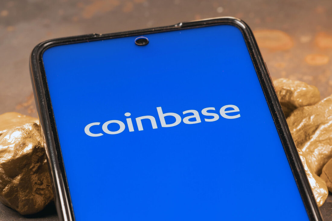 Das MiCA der EU wurde im Juni eingeführt, wird aber erst im Dezember in Kraft treten Coinbase wird seinen EU-Kunden im November ein Update darüber liefern, wie sie ihre Stablecoins auf EU-konforme umstellen können Circle war der erste Stablecoin-Emittent, der eine E-Geld-Lizenz gemäß den MiCA-Vorschriften erhielt Die Krypto-Börse Coinbase wird Stablecoins, die die EU-Verordnung über Märkte für Krypto-Assets (MiCA) nicht erfüllen, bis zum 30. Dezember aus der Liste nehmen. Der Schritt, der sich an Kunden im Europäischen Wirtschaftsraum (EWR) richtet, ist Teil der Bemühungen der EU, strengere Kontrollen für Krypto-Assets einzuführen. Der Krypto-Regulierungsrahmen der EU, bekannt als MiCA, wurde im …