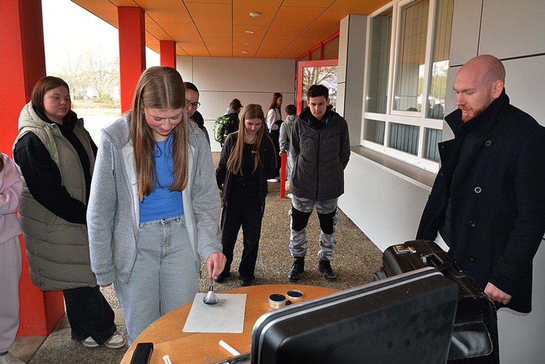 Die Carl-Bantzer-Schule in Schwalmstadt veranstaltete die Dialogreihe "Cops im Dialog", um den Austausch zwischen Jugendlichen und Polizei zu fördern.