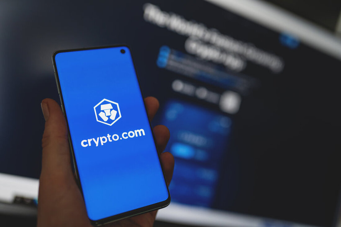 Crypto.com erwirbt Watchdog Capital, um in den US-Aktienmarkt einzusteigen. Die Übernahme ermöglicht den Handel mit Aktien und Optionen neben Kryptodiensten. CEO Kris Marszalek verspricht den Anlegern bis zum Jahresende ein umfassendes Dienstleistungsangebot. Crypto.com hat angekündigt die Übernahme von Watchdog Capital, LLC, einem in den USA ansässigen Broker-Dealer, der bei der Securities and Exchange Commission (SEC) registriert ist. Diese strategische Akquisition wird es Crypto.com ermöglichen, berechtigten Händlern in den Vereinigten Staaten Aktien und Aktienoptionen anzubieten, was eine entscheidende Erweiterung seines Serviceangebots darstellt. Als registrierter Broker-Dealer unterliegt Watchdog Capital der Aufsicht der Financial Industry Regulatory Authority (FINRA) und der Securities Investor Protection …