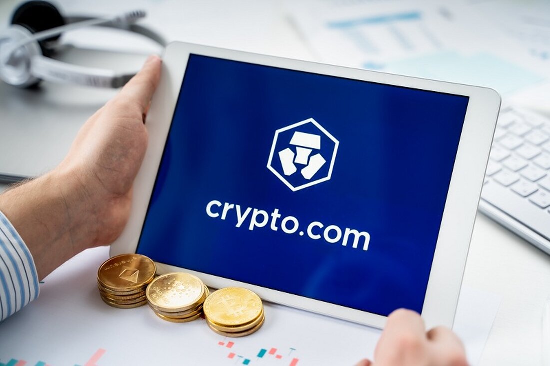 Crypto.com verwies auf eine begrenzte Nachfrage nach Dienstleistungen auf institutioneller Ebene. Die Dienste werden ab dem 21. Juni eingestellt. Die mobile Einzelhandelsanwendung und -plattform von Crypto.com bleiben in den USA voll funktionsfähig. Crypto.com hat angekündigt, seine institutionellen Austauschdienste in den Vereinigten Staaten ab dem 21. Juni dieses Jahres einzustellen. Dies bedeutet, dass die Dienste institutionellen Kunden keine Dienstleistungen mehr in den Vereinigten Staaten anbieten. Während die Mehrheit der Krypto-Akteure über den anhaltenden Krypto-Angriff der US-Börsenaufsicht SEC (Securities and Exchanges Commission) besorgt ist, nannte Crypto.com den Mangel an institutioneller Nachfrage als Hauptgrund für die Entscheidung, die durch Markttests noch verschärft wurde. …