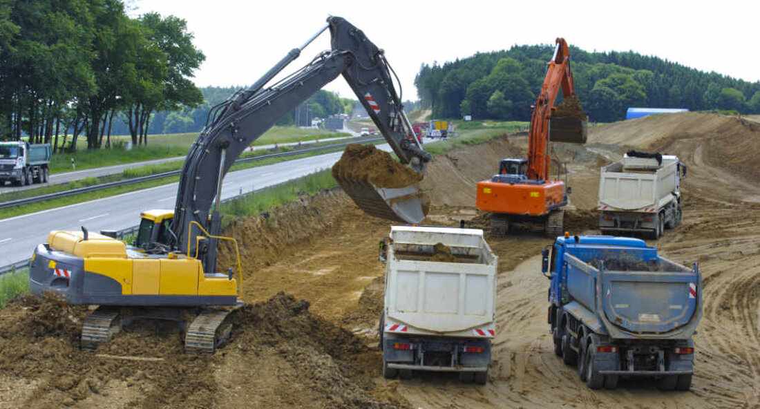 Das Land Baden-Württemberg hat angekündigt, aufgrund der besonderen Herausforderungen beim Neu- und Ausbau der B 33 mit der bundesweiten Planungs- und Baugesellschaft DEGES zu kooperieren. Die schwierigen Bodenverhältnisse stellen eine Herausforderung dar und erfordern zusätzlichen Rat und Kompetenz. Es handelt sich um das Großprojekt Ausbau der B 33 neu zwischen Allensbach (West) und Konstanz (Landeplatz), bei dem eine Zusammenarbeit mit der DEGES geplant ist. Die Größe des Projekts und die besonderen Bodenverhältnisse stellen die Fachleute vor einige Herausforderungen. Verkehrsminister Winfried Hermann betonte, dass die Kooperation mit der DEGES und ihrer Tunnelfachexpertise sowie dem örtlich tief in das Projekt eingearbeiteten Projektteam …