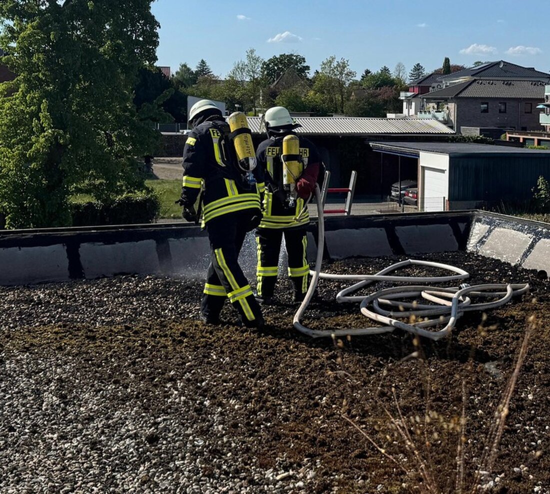 Am 1. Mai kämpften 59 Feuerwehrleute gegen einen Dachstuhlbrand in Bremervörde. Das Feuer wurde schnell gelöscht, keine Ausbreitung.